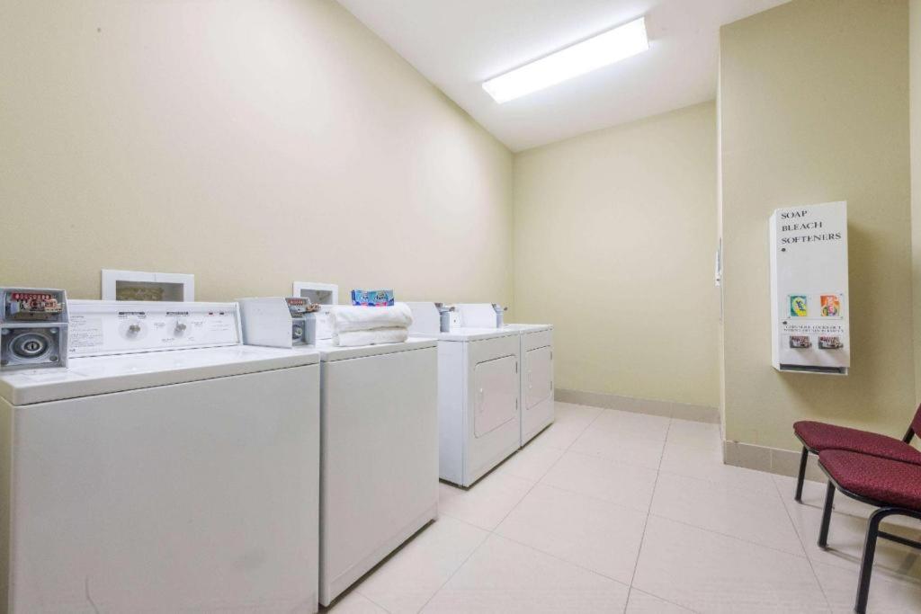 Wingate By Wyndham Lake Charles Casino Area מראה חיצוני תמונה
